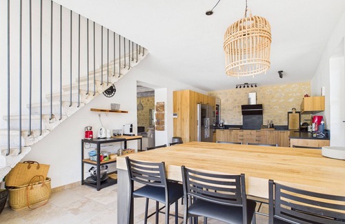 Eygalieres House | Spacious Provençal Villa with Pool, 8 Bedrooms and Billiard Room in Eygalières!