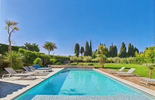 Eygalieres House | Spacious Provençal Villa with Pool, 8 Bedrooms and Billiard Room in Eygalières!