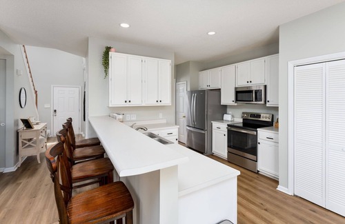 Silver Lake House | Spacious & Quiet Vacation Getaway, 15 Min to Beach