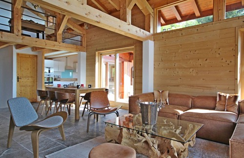 Arc-1800 Ski Chalet | Spacious renovated chalet · Terrace · Free Wifi