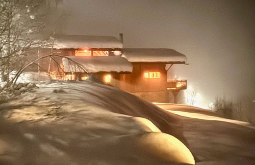 Arc-1800 Ski Chalet | Spacious renovated chalet · Terrace · Free Wifi