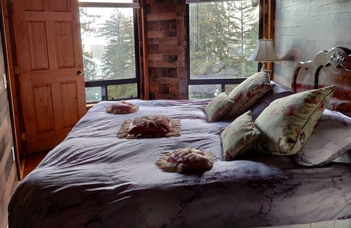 Los Gatos House | Spacious Redwood Forest Retreat Stunning View WiFi