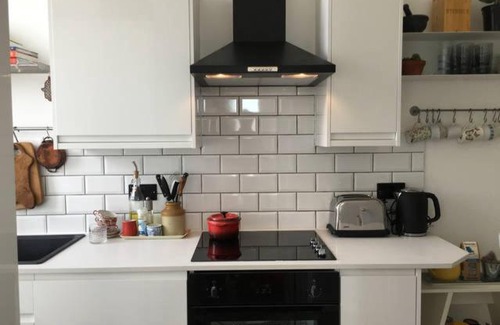 Hastings Apartment | Spacious Regency Apartment - Old Town
