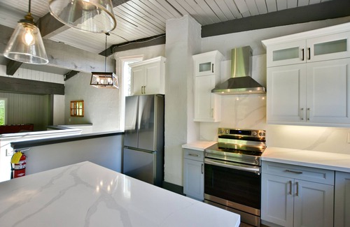 The Blue Mountains Ski Chalet | Spacious & Relaxing Chalet close to Blue Mountain Ski resort. Dog-friendly!