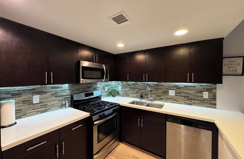 Boyle Heights Apartment | Spacious & Relaxing in DTLA