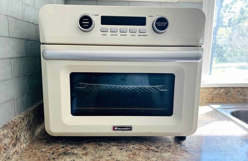 Mishawaka House | Spacious remodeled ranch with kitchen extras. Fenced-in backyard, pets welcome.