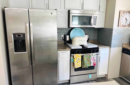 Mishawaka House | Spacious remodeled ranch with kitchen extras. Fenced-in backyard, pets welcome.