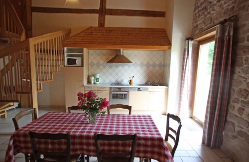 Taintrux Cottage | Spacious Renovated Farmhouse with Large Garden, Near Hiking Trails & Ski Resort