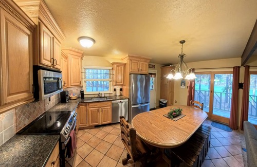 Thompsonville House | Spacious Resort Home on 10th Fairway - 6 Bedrooms, 3 Baths. GOLF, SKI, SPA