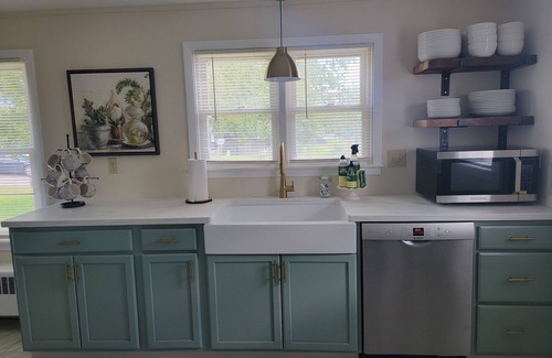 Speculator House | Spacious Retreat, High Speed Wi-Fi! Walk To Lake and Camp of the Woods!