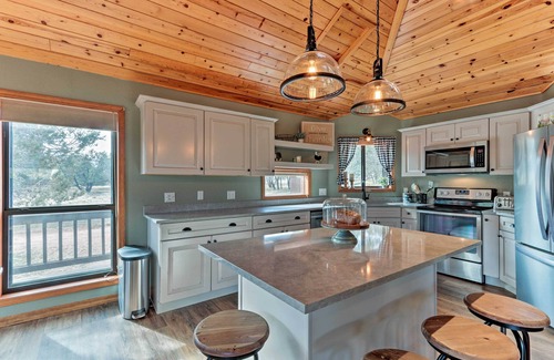 Payson House | SPACIOUS RETREAT ON PRIVATE 4 ACRES WITH TREEHOUSE, SWINGS AND MORE!