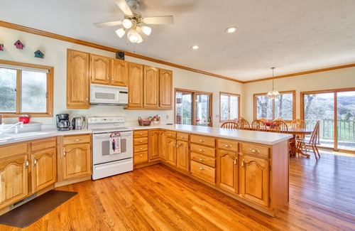 Waynesville House | Spacious retreat with golf course views, WiFi, lake access nearby & deck