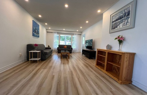 Agincourt House | Spacious room near Agincourt Go