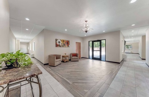 Eastside Promise Neighborhood Hotel | Spacious Room Perfect for Travelers in I-10 & I-35 - Complimentary Breakfast