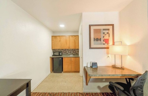 Killeen Hotel | Spacious Room w/Fridge, Microwave & Private Bath – Ideal for Family Road Trips