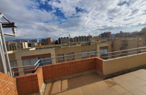 Suba Apartment | Spacious room with private bathroom and balcony