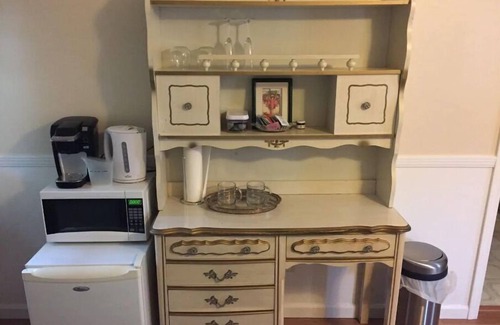 Chico House | Spacious room with private entrance near Bidwell Park!