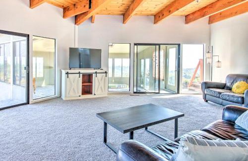 Prunedale House | Spacious Royal Oaks Retreat with Deck and Views!