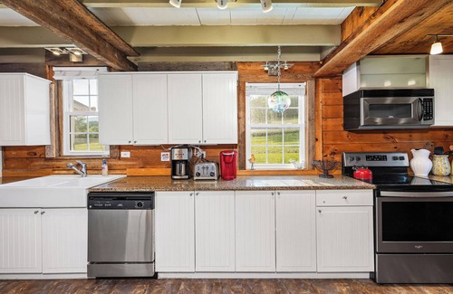 Williamsville House | Spacious Rural Farmhouse Getaway with Peaceful Views