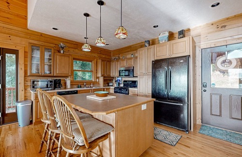 Glens of Ironduff Cabin | Spacious & rustic mountain-view cabin with decks, Ping-Pong, foosball, fireplace