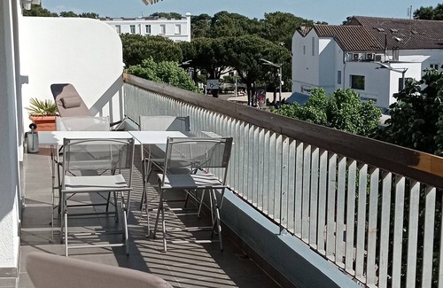 Saint-Palais-sur-Mer Apartment | Spacious, sunny apartment in the center of town, 150 meters from the beach