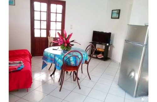 Capesterre-Belle-Eau House | Spacious self-catering cottages with lovely terrace and shared swimming pool, in a peaceful setting.