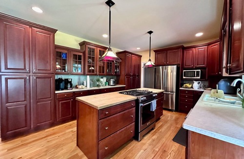 Saratoga Springs House | Spacious Saratoga Home, sleeps 20+ near Saratoga Racetrack