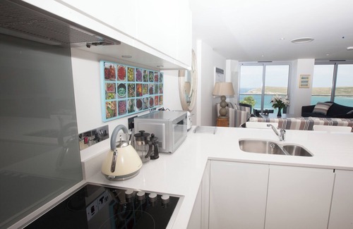 Newquay Apartment | Spacious Sea View Apartment | Sleeps 8 | Dog-Friendly | Pool Access