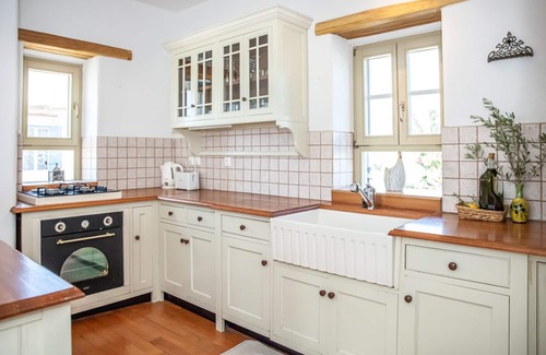 Nea Cryssi Akti Villa | Spacious Seaside Family Villa with BBQ, private garden, wonderful sunset views!