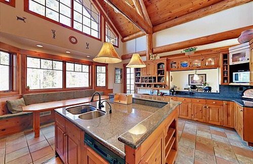 Highland Meadows House | Spacious Secluded Luxury Home 5 minutes from Vail Mountain