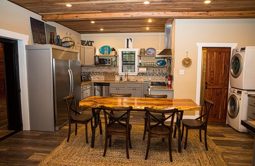 Temple House | Spacious & Secluded, Open 2 story, 2 bedrooms/2 bath, gourmet kitchen, 10 guest