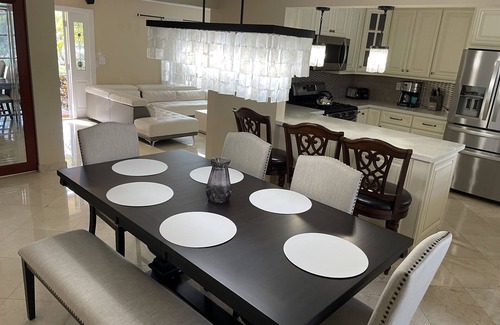 Ludlam House | spacious secluded pool home Miami. close to night life downtown Dadeland