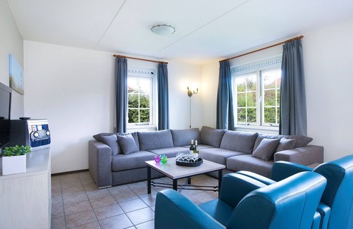 Domburg Villa | Spacious, semi-detached villa, sea at 1 km. in cosy Domburg