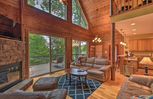 Serenity Bay Cabin | Spacious Seneca Retreat - Steps to Lake Keowee!