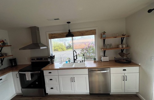 Long Beach House | Spacious, short walk to the beach, downtown & eateries. Pets welcome. Sleeps 14!