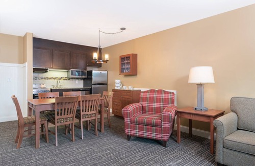 West Dover Apartment | Spacious Ski-In Suite | Sleeps 6