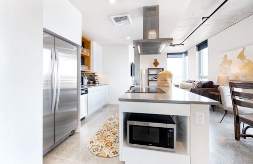 Uptown Condo | Spacious & Sleek Condo with WiFi in the Heart of Alphabet District