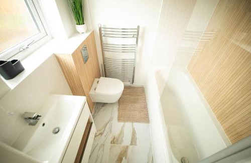 Gorleston-on-Sea House | Spacious - Sleeps 5 - Garden - Close To Sea