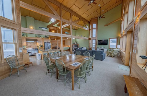 Indiantown Shores House | Spacious soundfront home with amazing views, game room, & hot tub