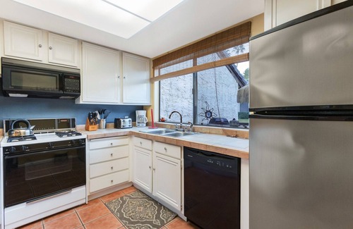 Palm Springs Condo | Spacious Spanish Style Condo in Los Pueblos+Koi Filled Lagoon+Pool&Spa - Los Pue