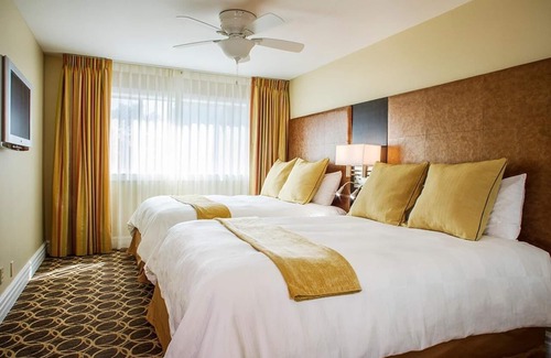Corte Madera Hotel | Spacious Stay Near Golden Gate | Outdoor Pool | Free Parking | BBQ Area