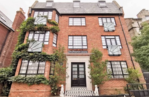 Portsmouth Apartment | Spacious Studio with Bath & separate Kitchen
