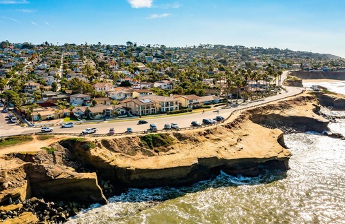 Sunset Cliffs House | Spacious studio with ocean-view deck and grill