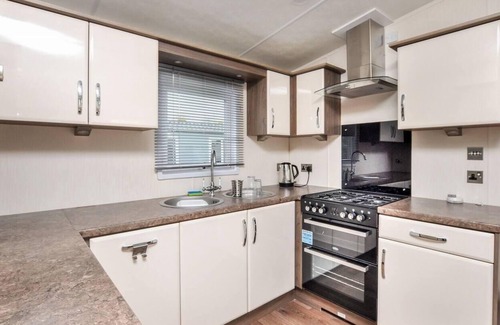 Great Houghton Cabin | Spacious Stunning Lakeside 3 bed Holiday Home