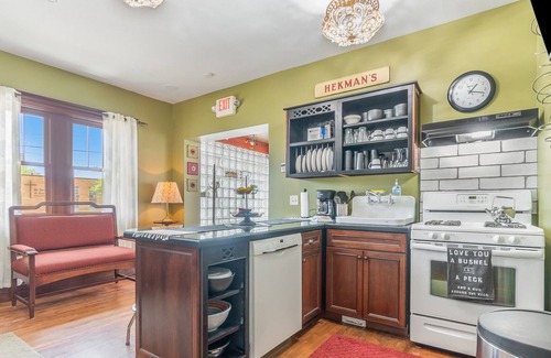 Nelson House | Spacious Stunning Historic Home Walk to Everything!