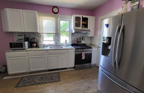 West Akron House | Spacious & Stylish 3-Bed, 2-Bath Home in Akron