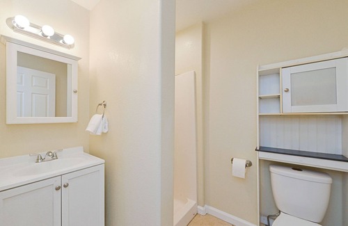 Clawson House | Spacious, Stylish 4 Bedroom Bay Area Home