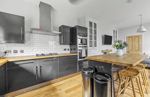 Plymouth House | Spacious & Stylish 5-bedroom Edwardian Townhouse in Plymouth