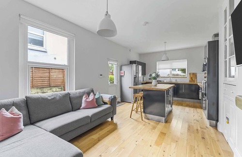 Plymouth House | Spacious & Stylish 5-bedroom Edwardian Townhouse in Plymouth