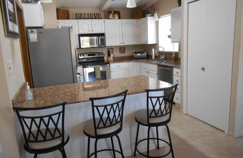 Fountain Hills House | Spacious Stylish 1 level 3/2 Patio Home, Storage Pool Hot Tub Not a condo.